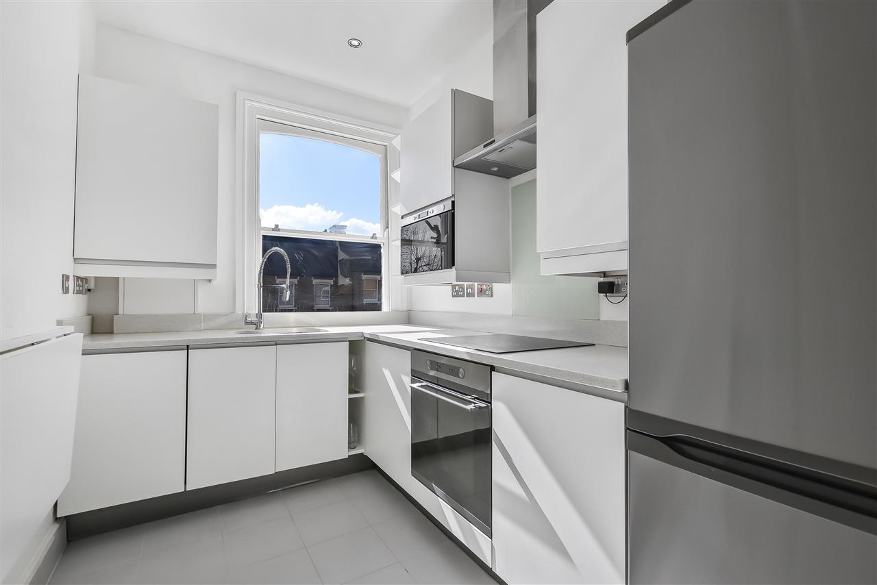 3 bed flat for sale in Tufnell Park Road 7
