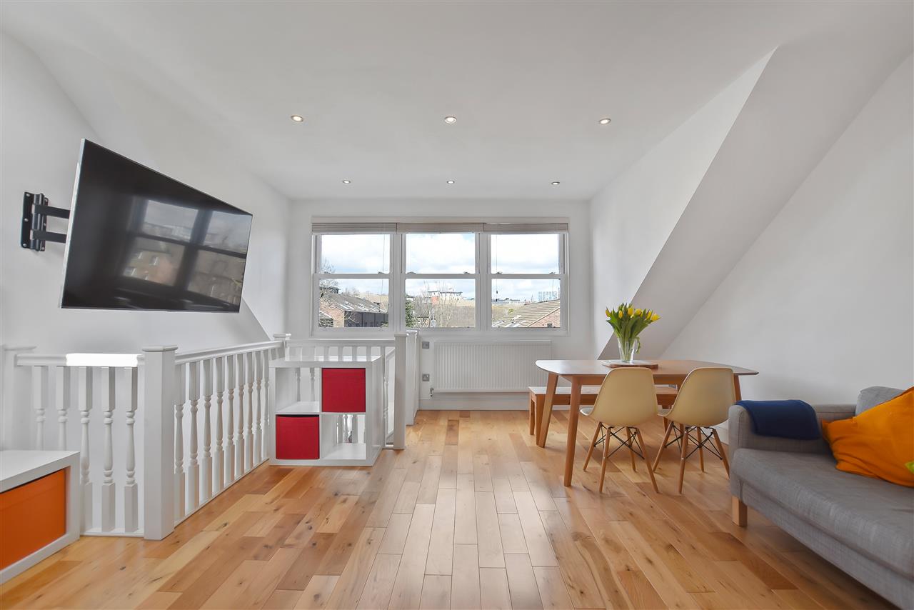 3 bed flat for sale in Tufnell Park Road 8