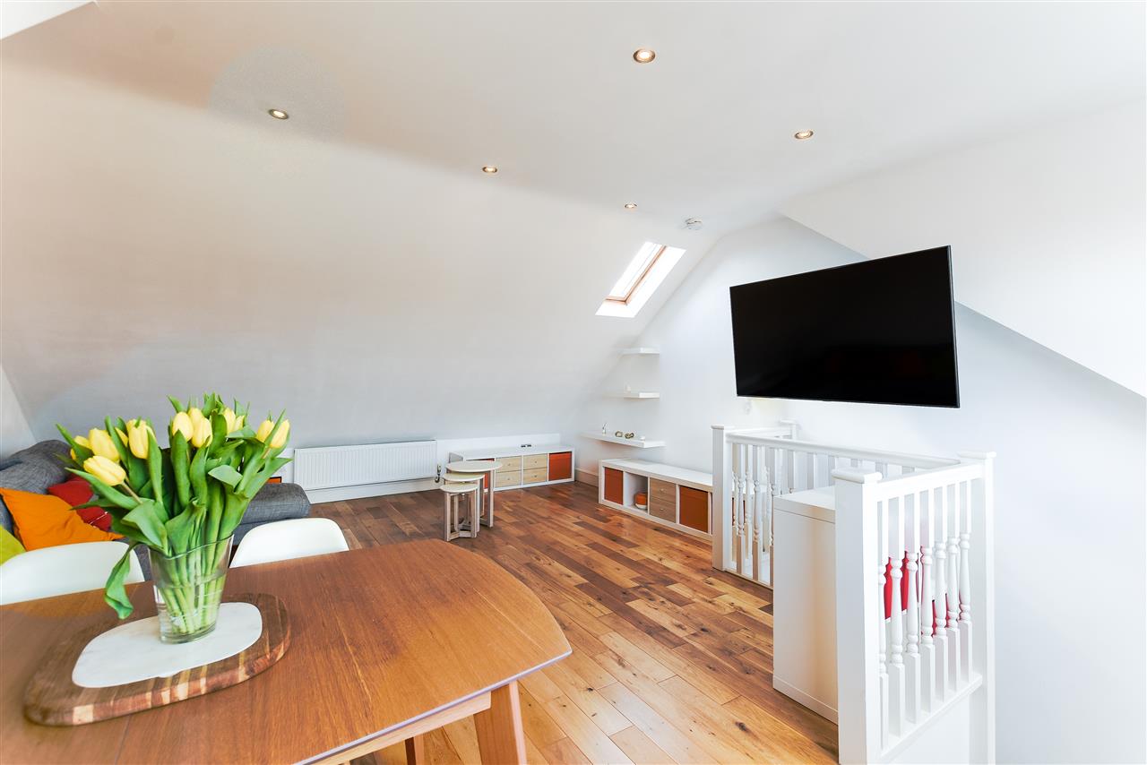 3 bed flat for sale in Tufnell Park Road 9