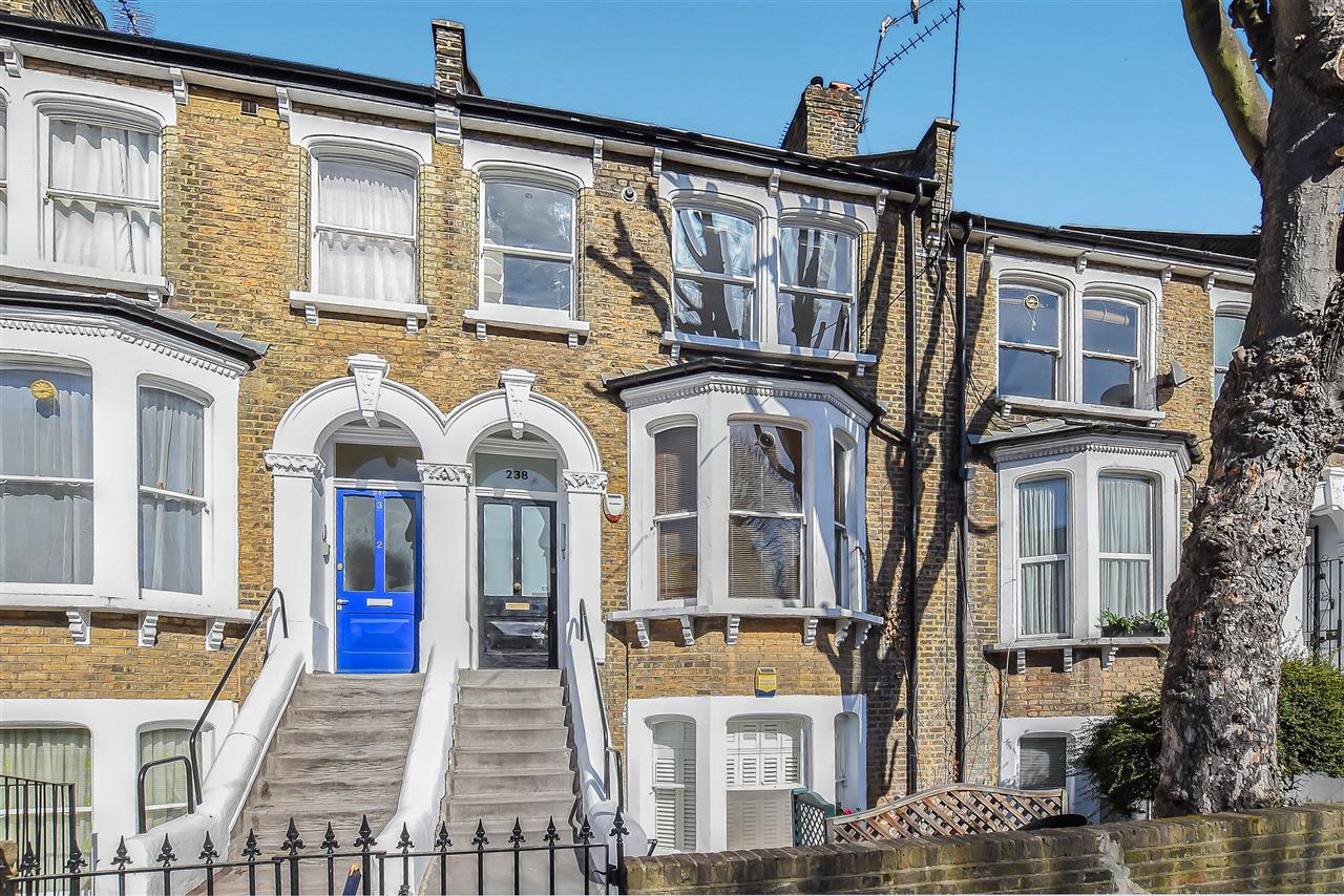 3 bed flat for sale in Tufnell Park Road 12