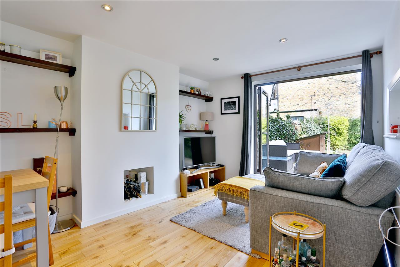 2 bed flat for sale in Brecknock Road  - Property Image 3