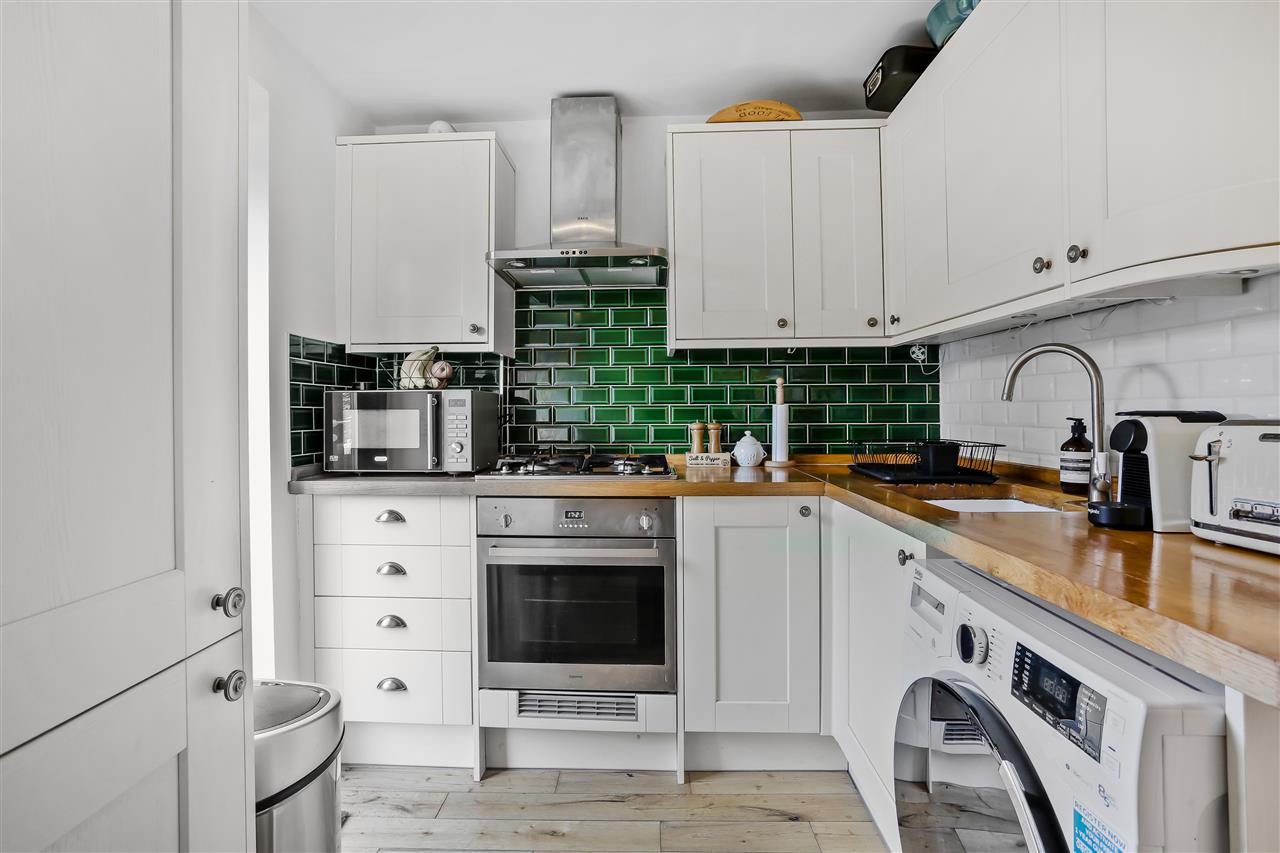2 bed flat for sale in Brecknock Road 3