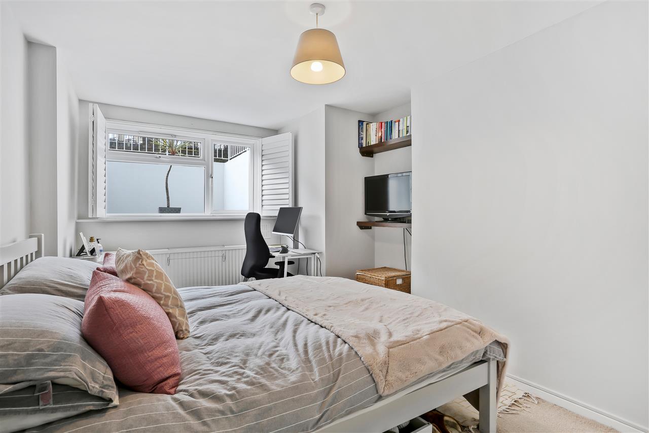 2 bed flat for sale in Brecknock Road 6