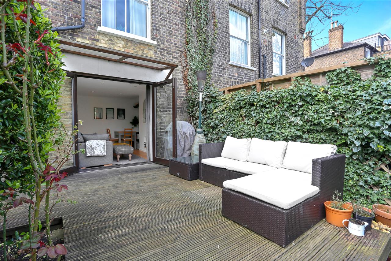 2 bed flat for sale in Brecknock Road 9