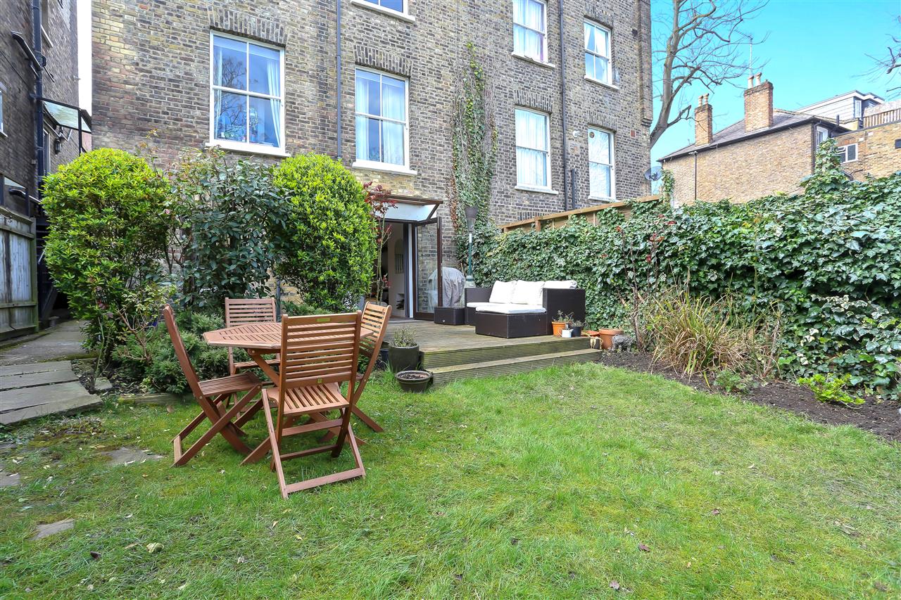 2 bed flat for sale in Brecknock Road 10
