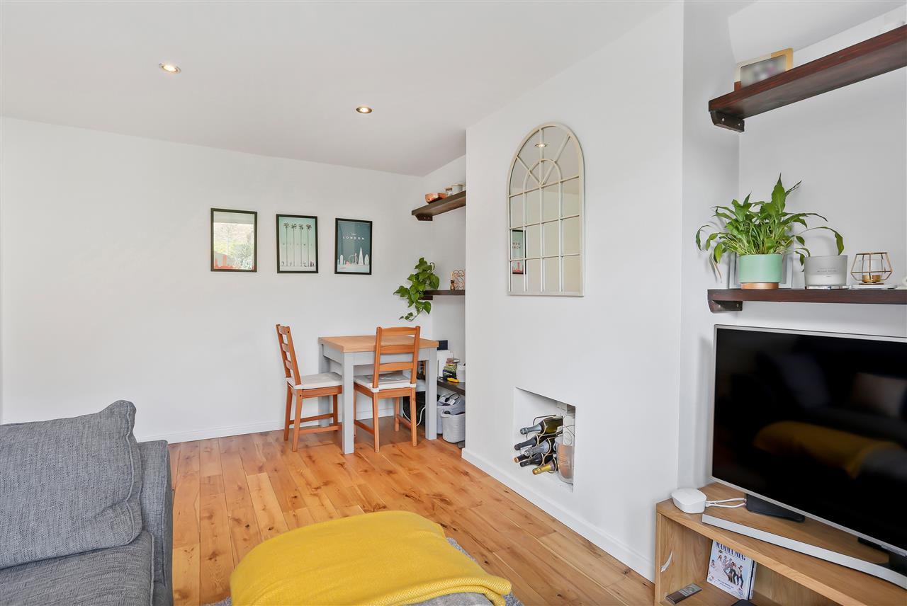 2 bed flat for sale in Brecknock Road 11