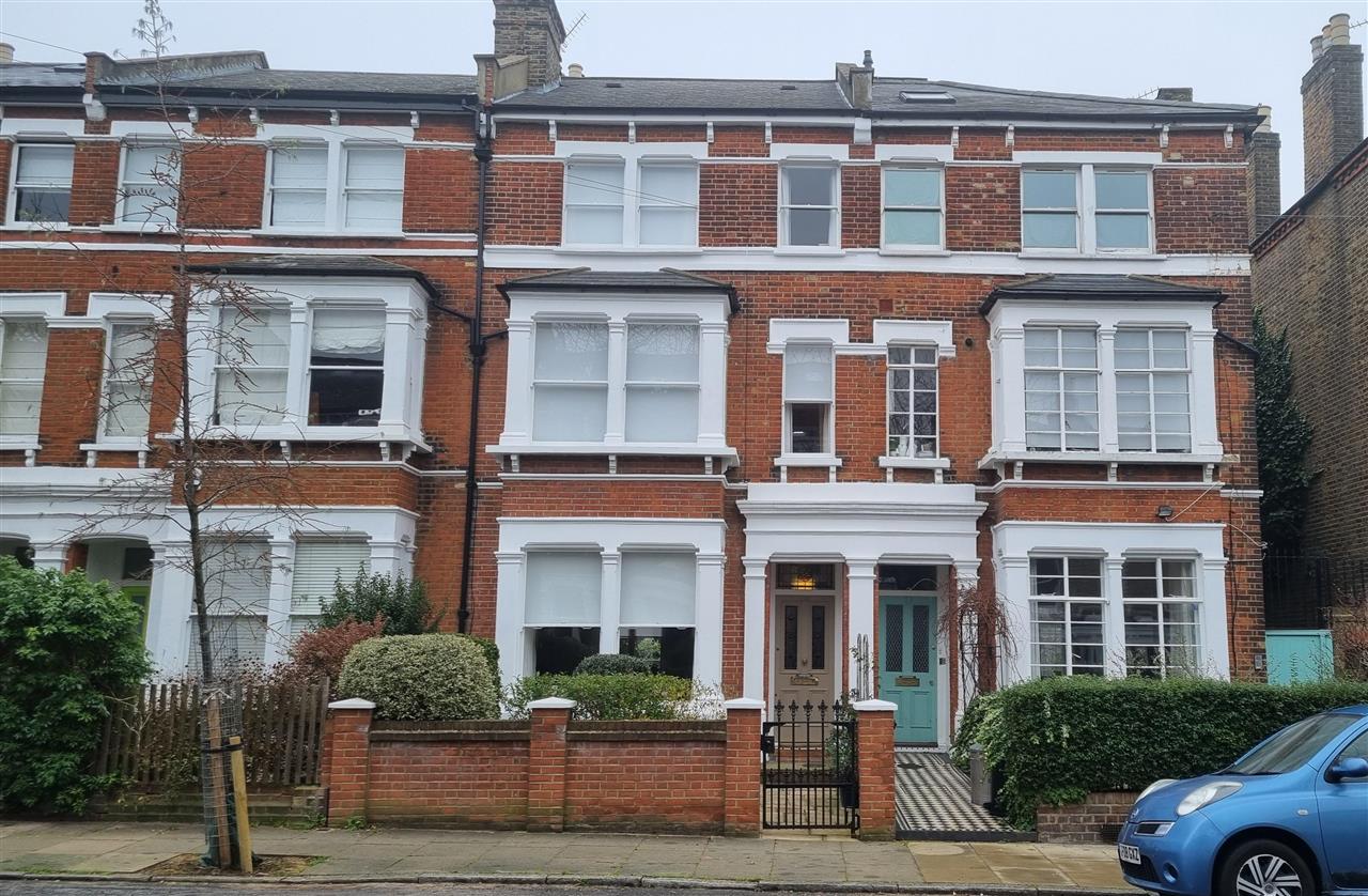 4 bed terraced house for sale in Beversbrook Road 1