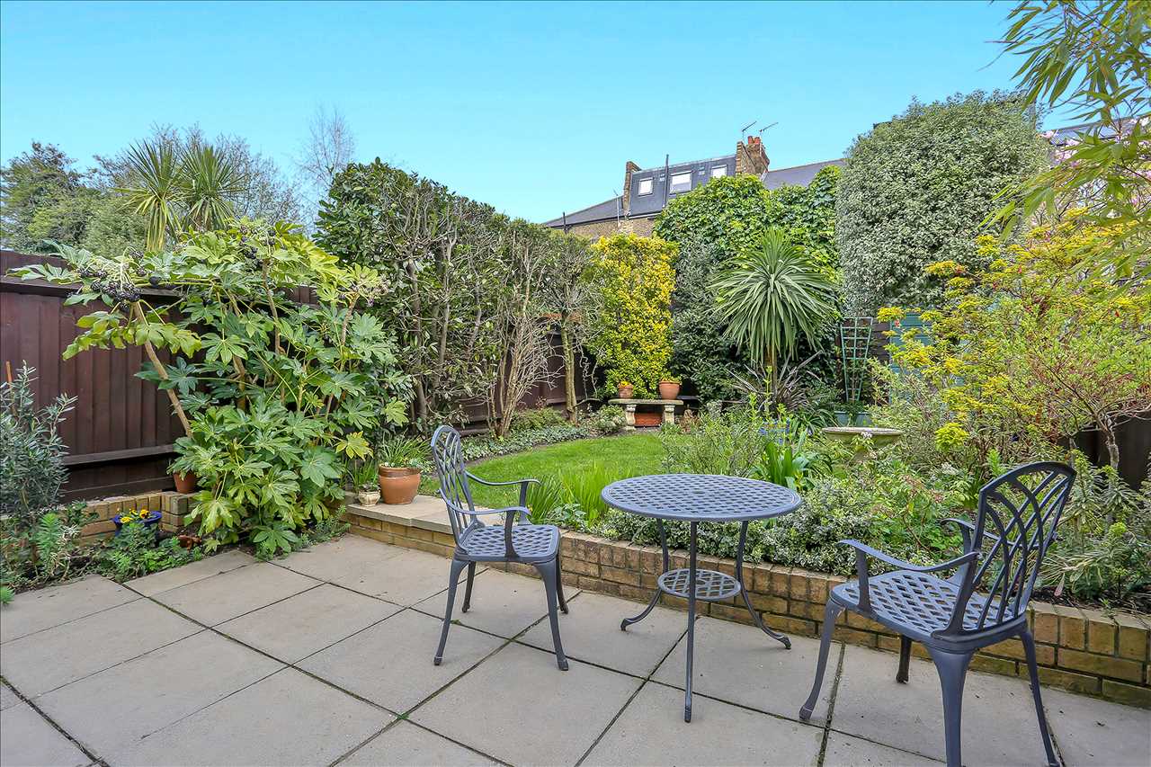 4 bed terraced house for sale in Beversbrook Road 2