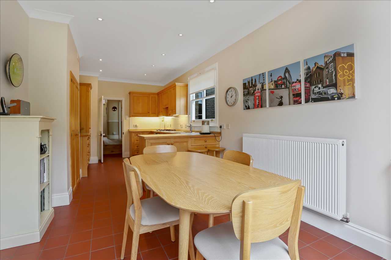4 bed terraced house for sale in Beversbrook Road 8