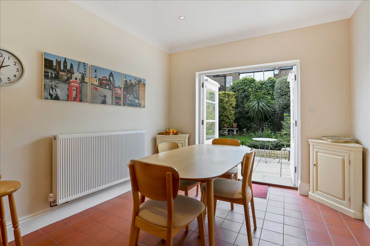 4 bed terraced house for sale in Beversbrook Road 9