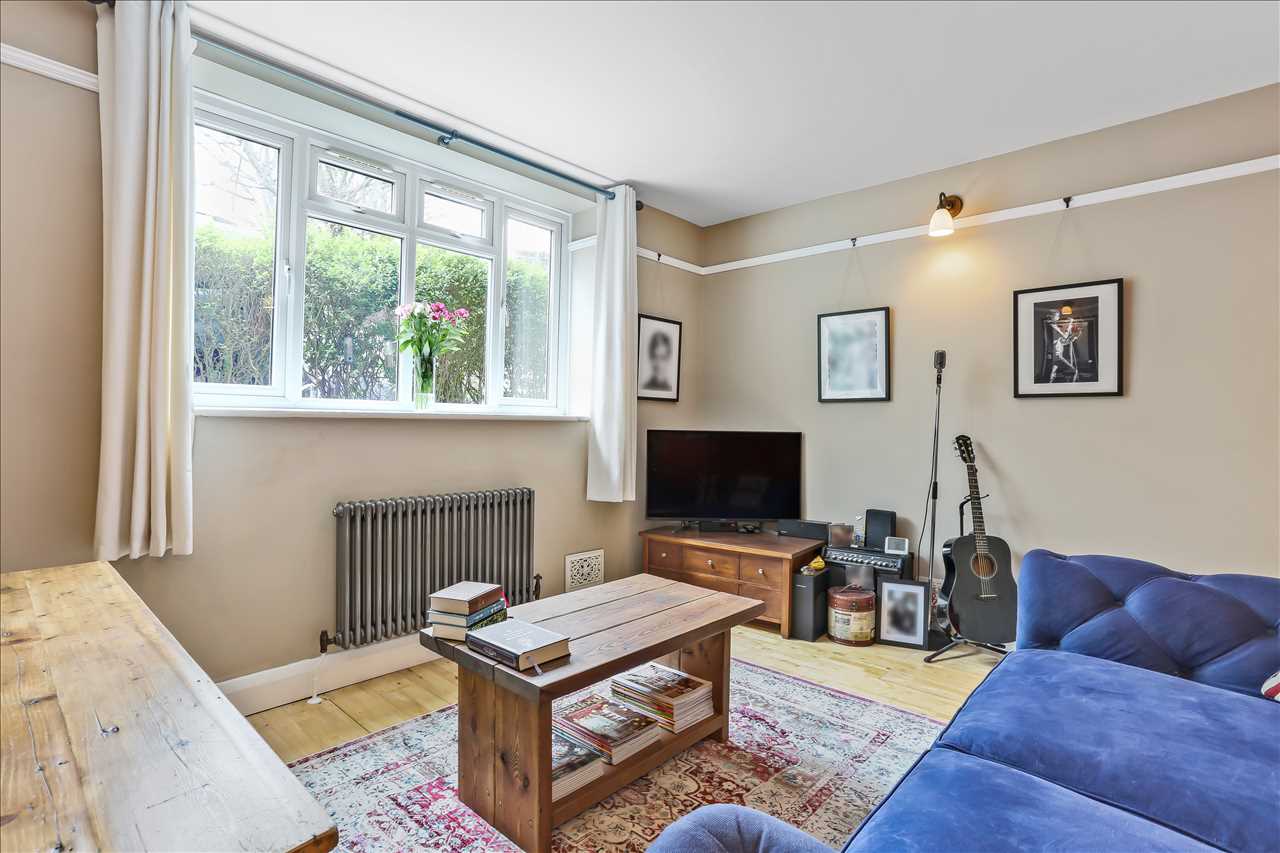 1 bed flat for sale in Carleton Road 5