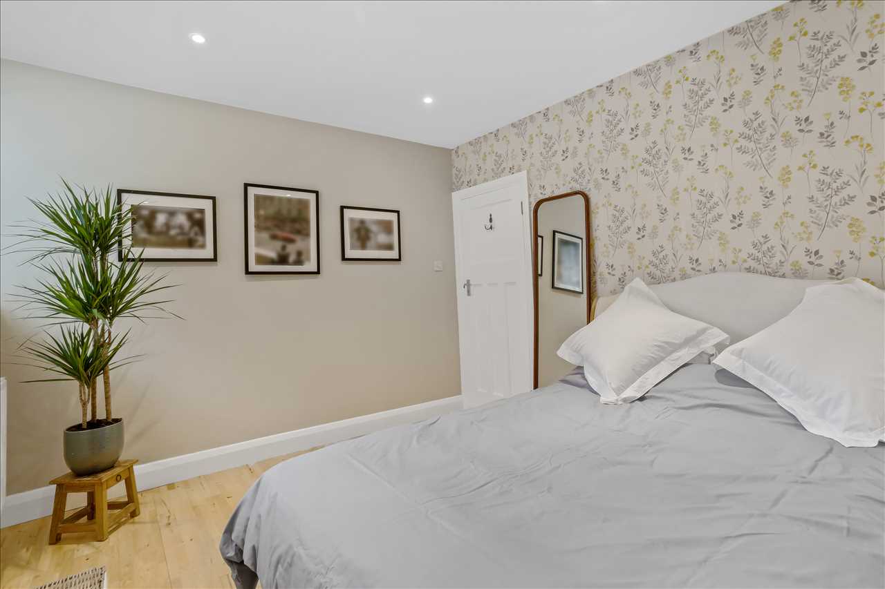 1 bed flat for sale in Carleton Road 11