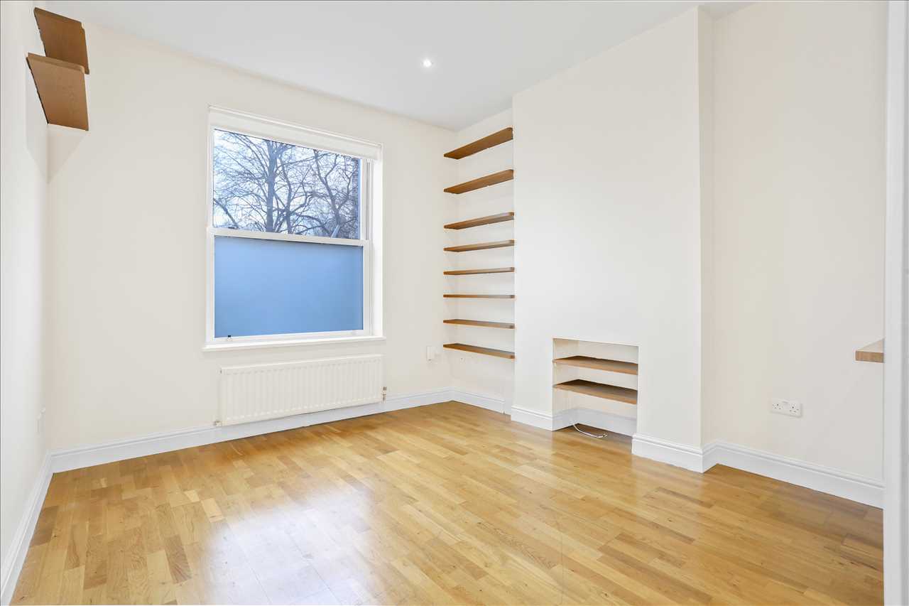 3 bed flat for sale in Hornsey Road 2