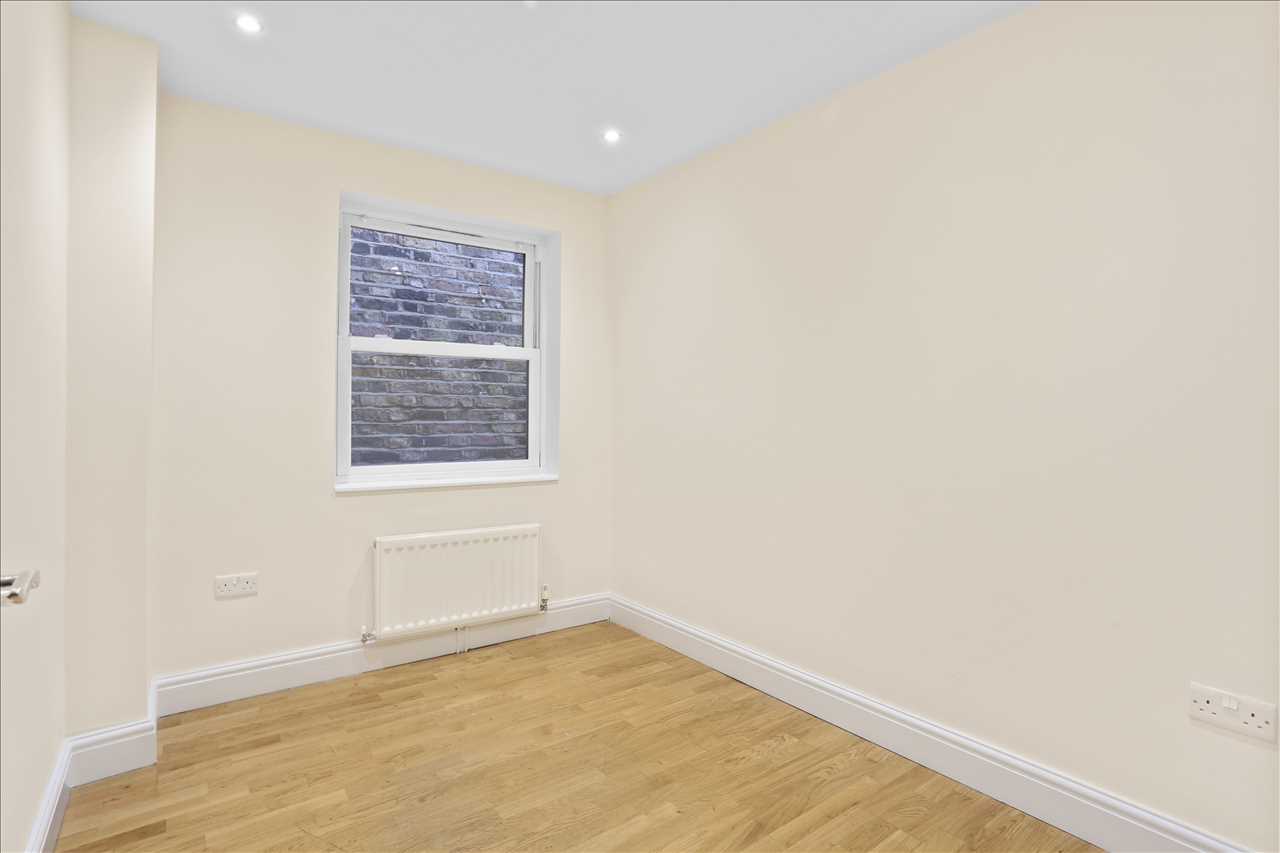 3 bed flat for sale in Hornsey Road 7