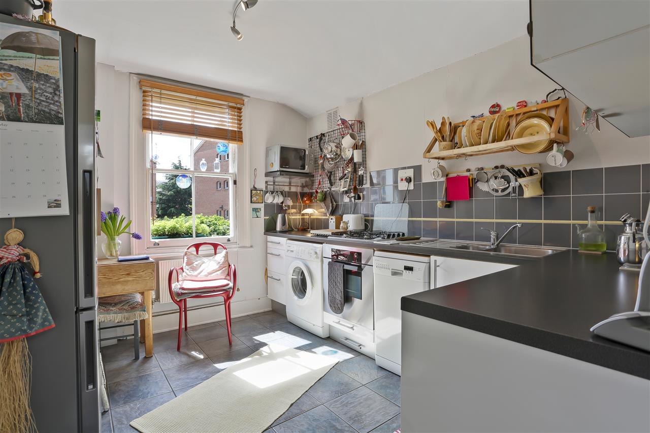 4 bed terraced house for sale in Cardwell Road 3