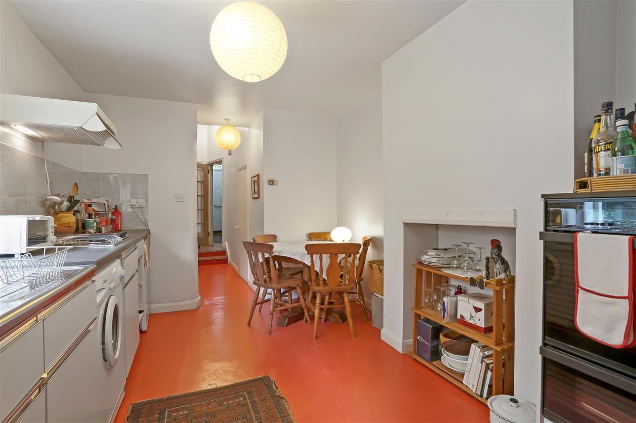 4 bed terraced house for sale in Cardwell Road  - Property Image 5