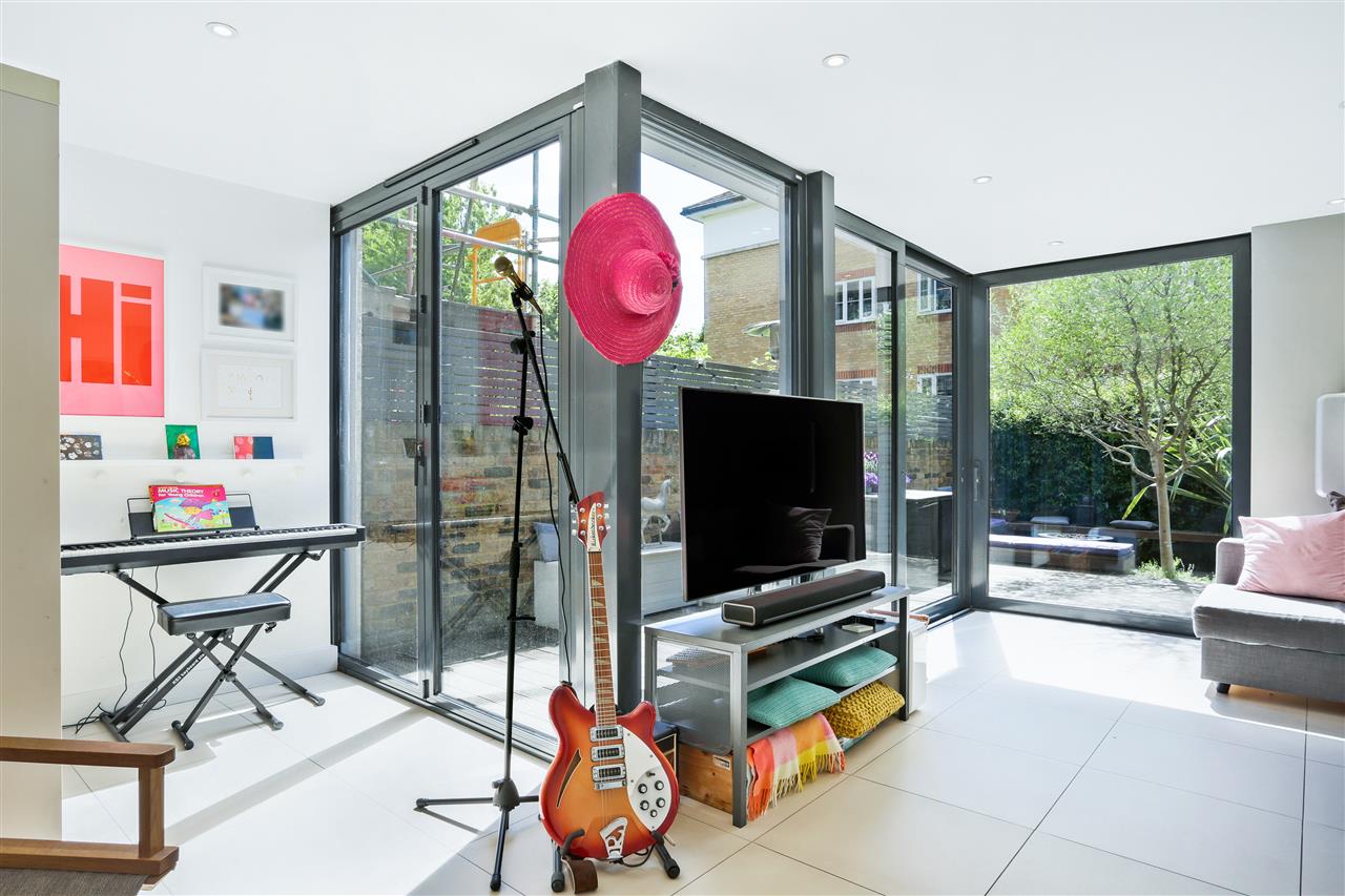 3 bed maisonette for sale in Monnery Road 3