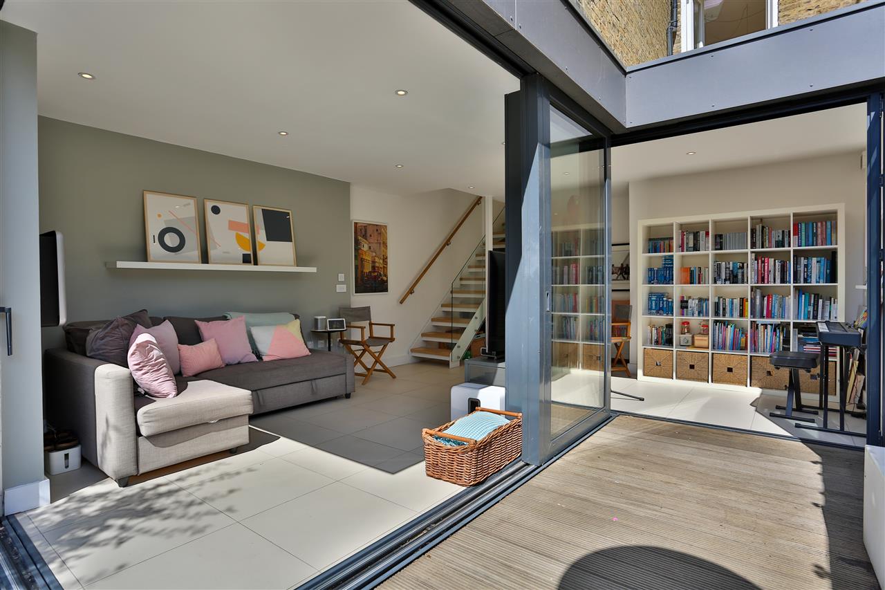 3 bed maisonette for sale in Monnery Road 30