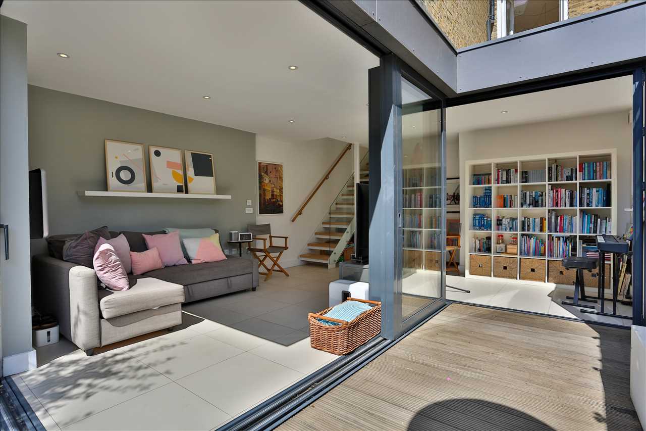 3 bed maisonette for sale in Monnery Road 32