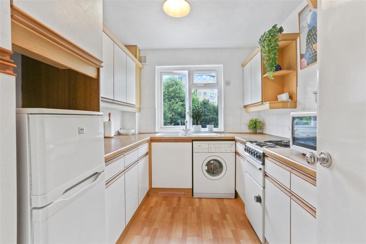 1 bed flat for sale  - Property Image 11