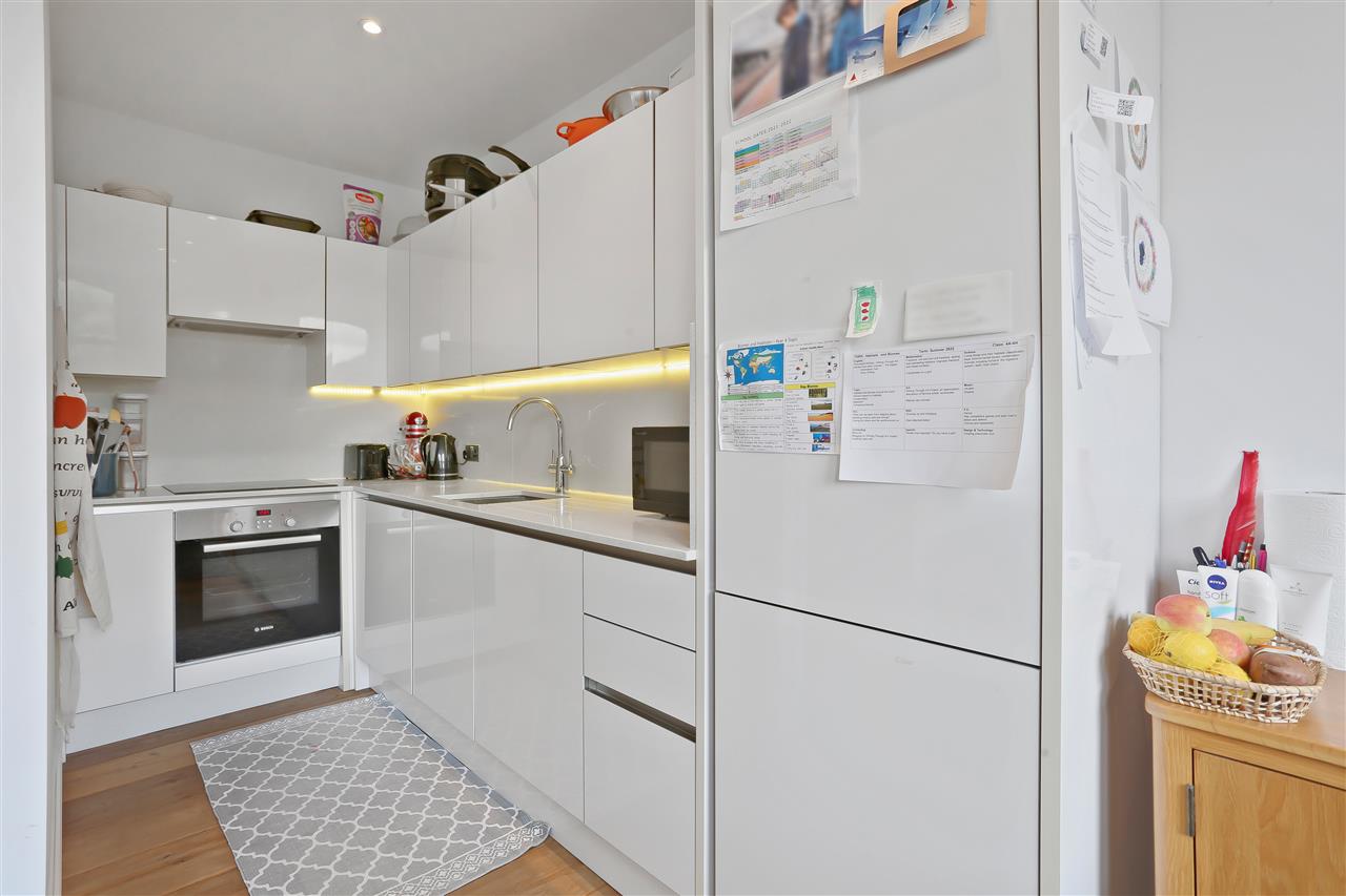 2 bed flat for sale in Tufnell Park Road  - Property Image 3