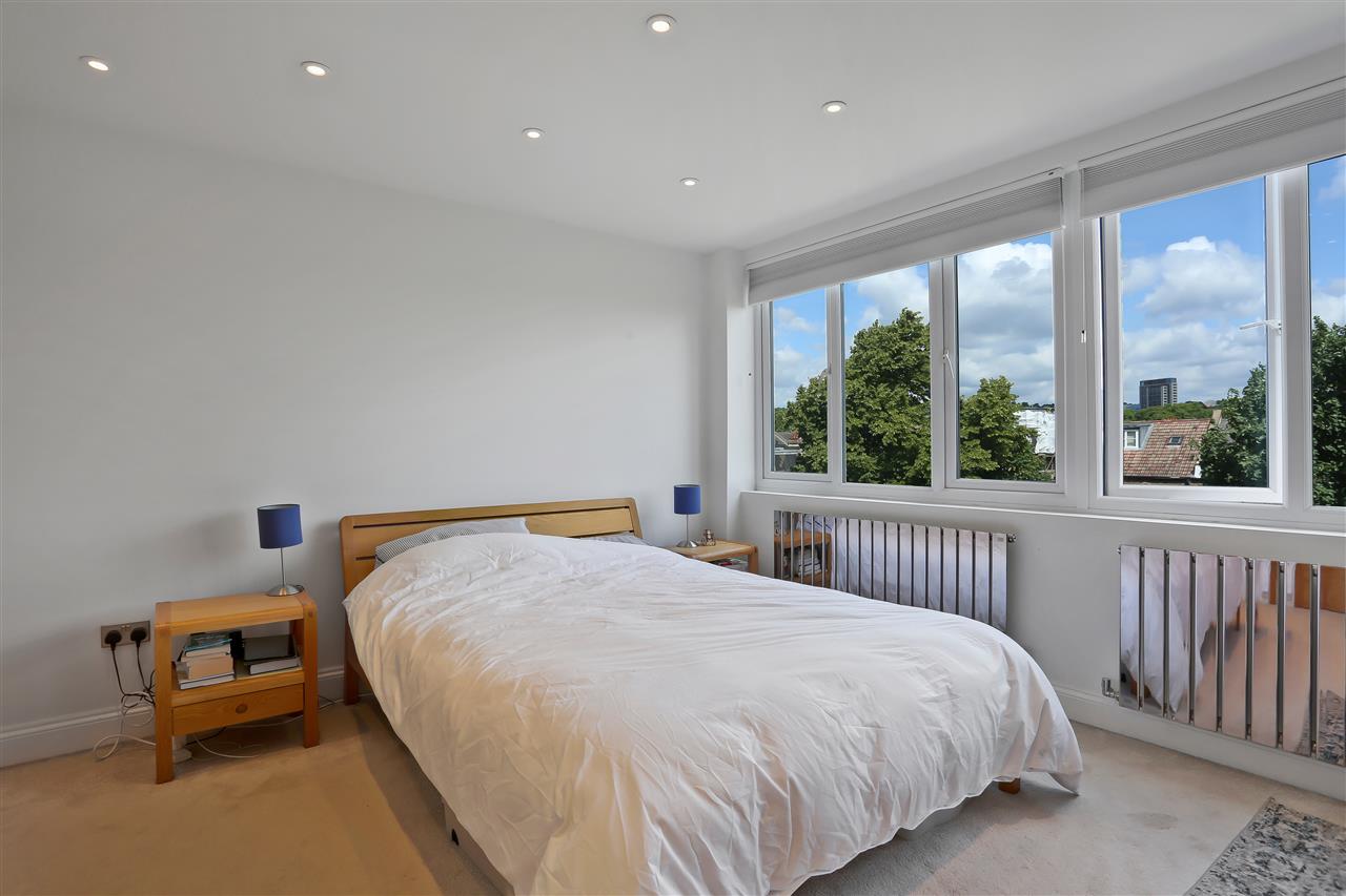 2 bed flat for sale in Tufnell Park Road  - Property Image 4