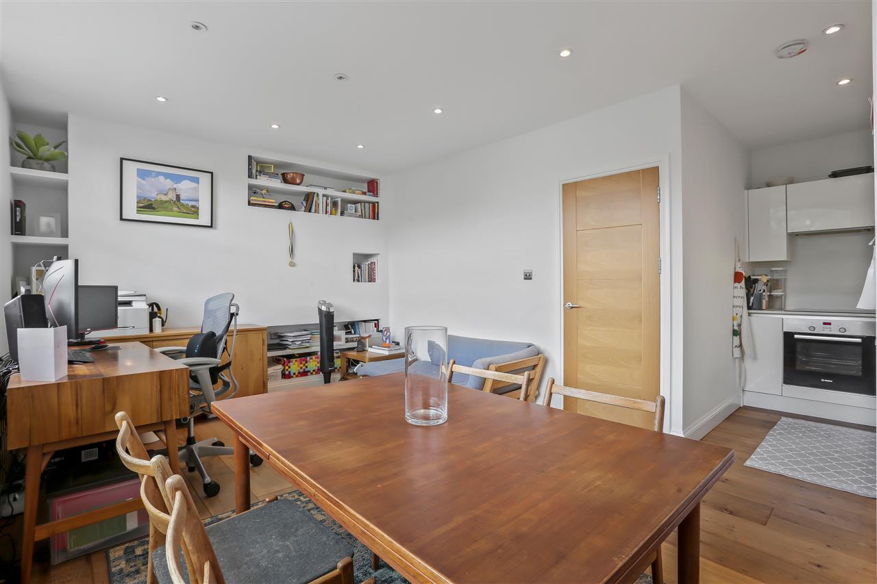 2 bed flat for sale in Tufnell Park Road 6