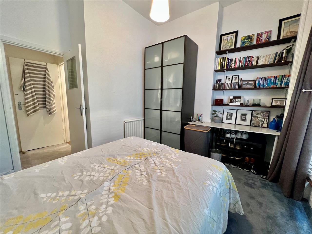 AVAILABLE FROM 17TH FEBRUARY 2024 - We are pleased to offer this well FURNISHED raised ground floor period conversion close to Kentish Town underground (Northern Line) and main line services in Kentish Town and Gospel Oak. The accommodation comprises of a double bedroom, reception, separate ...