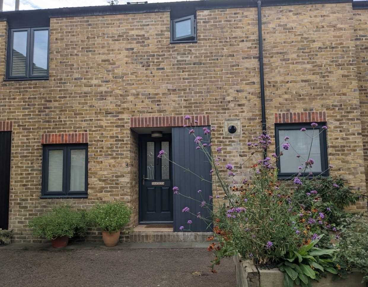 AVAILABLE FROM 9TH SEPTEMBER 2022. Modern and attractive UNFURNISHED terraced house (arranged over 77 sq.m) in a secluded cul sac close to shops and transport facilities of Junction Road including Archway underground station (Northern Line). The accommodation comprises of three bedrooms, ...