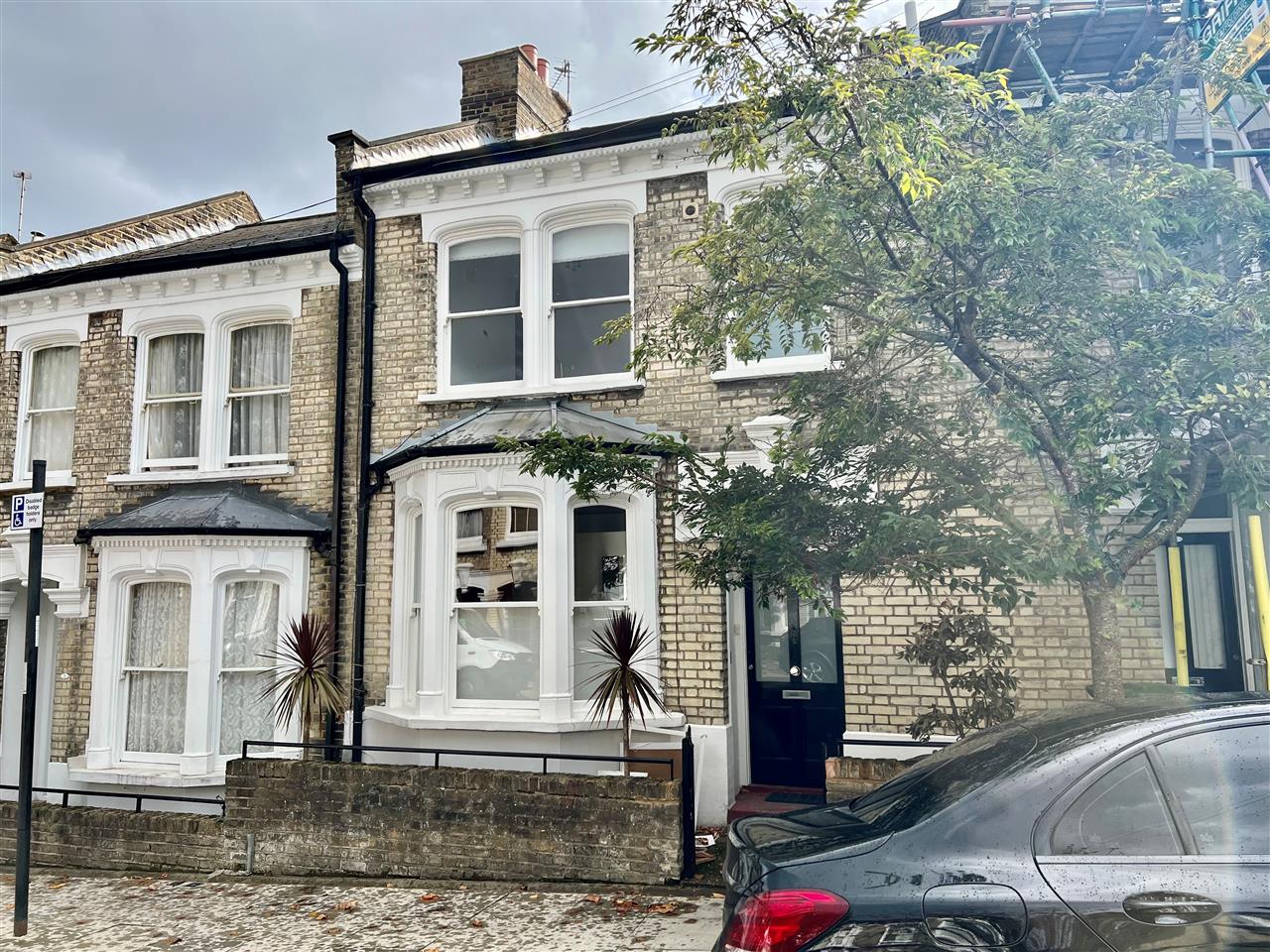 AVAILABLE IMMEDIATELY! A rare opportunity to rent this delightful period house in a sought after turning close to Archway underground station (Northern Line) and the variety of shops, bars and restaurants on Junction Road.. The accommodation comprises of two double bedrooms, open plan ...