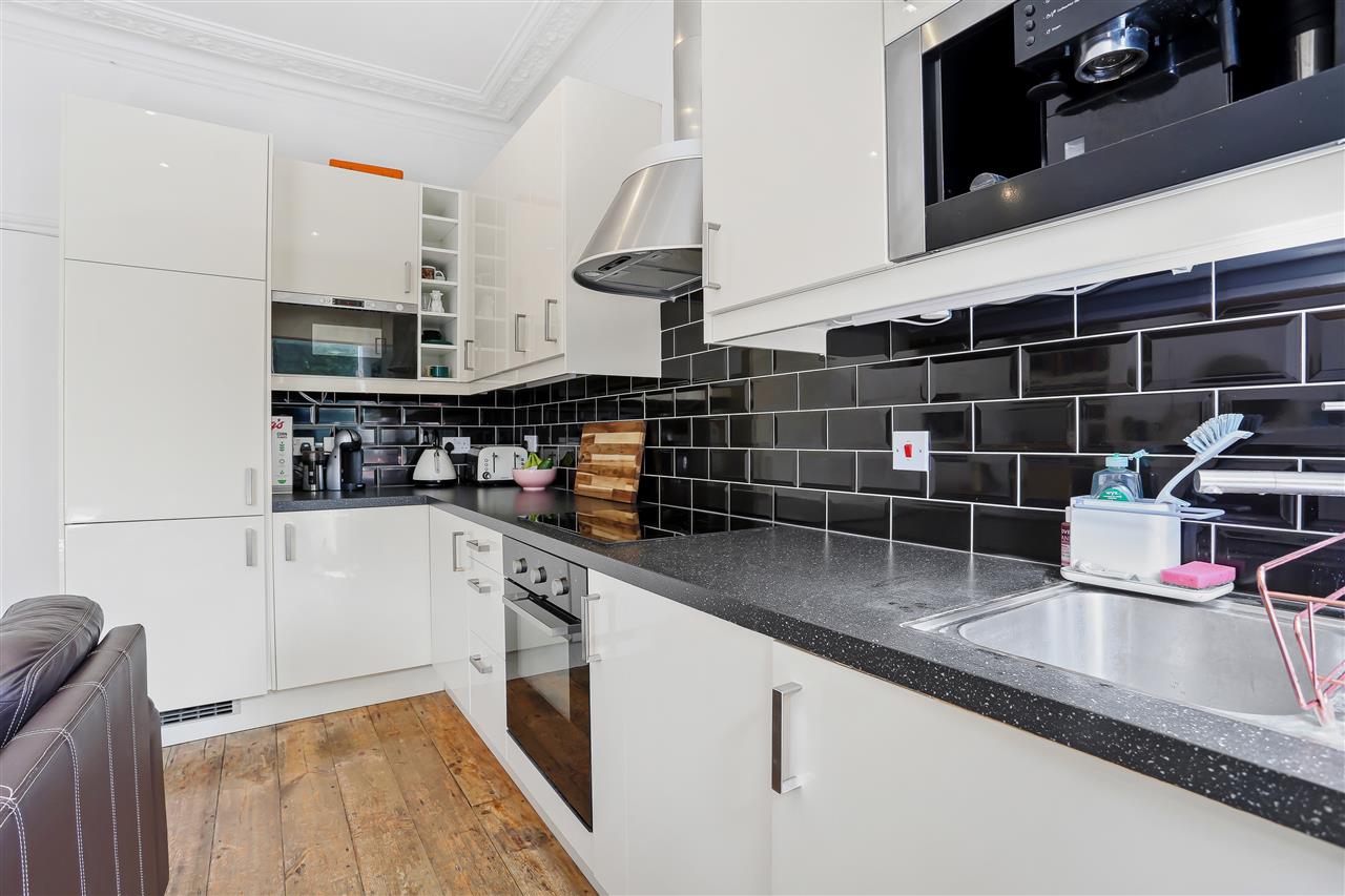 2 bed flat for sale in Tabley Road 6