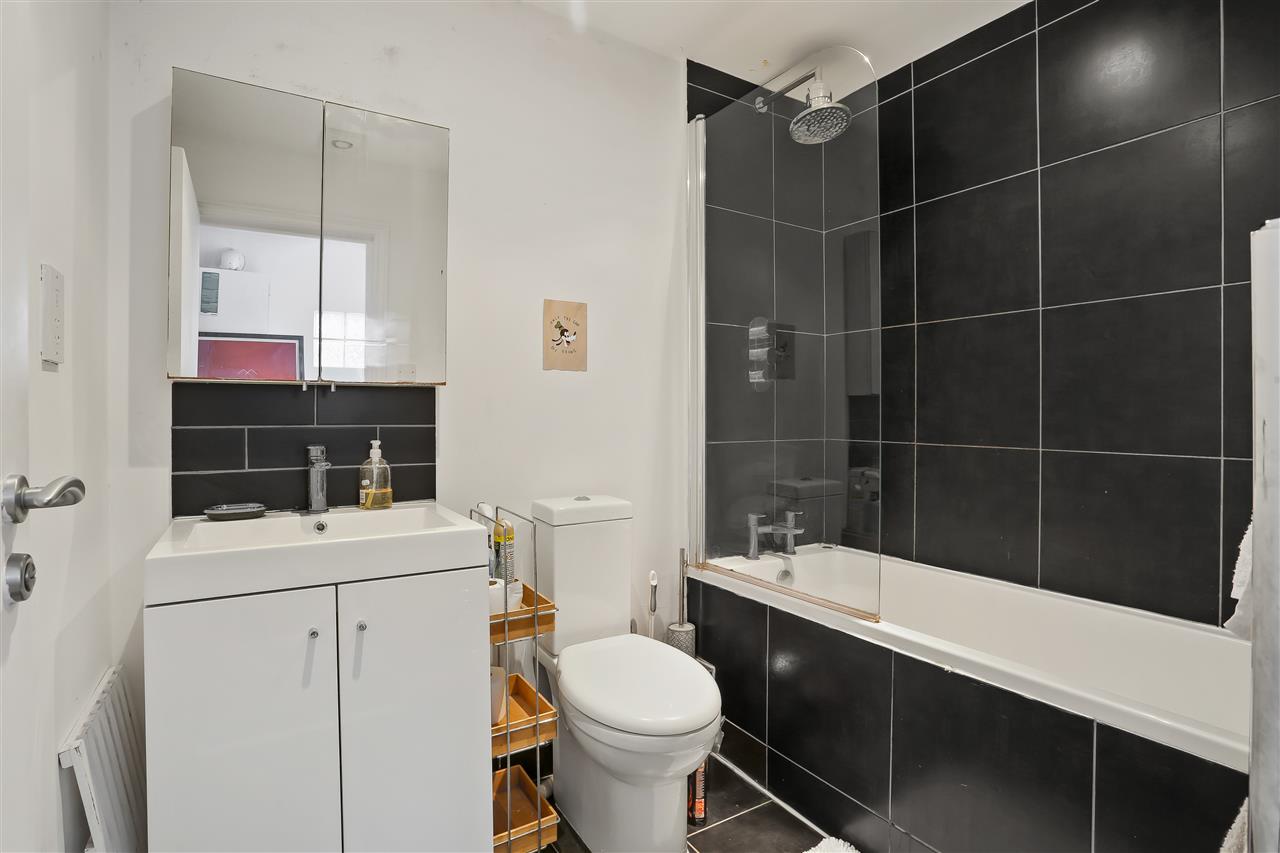 2 bed flat for sale in Tabley Road 8