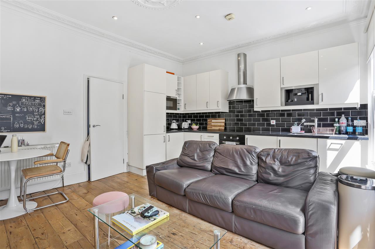 2 bed flat for sale in Tabley Road 11