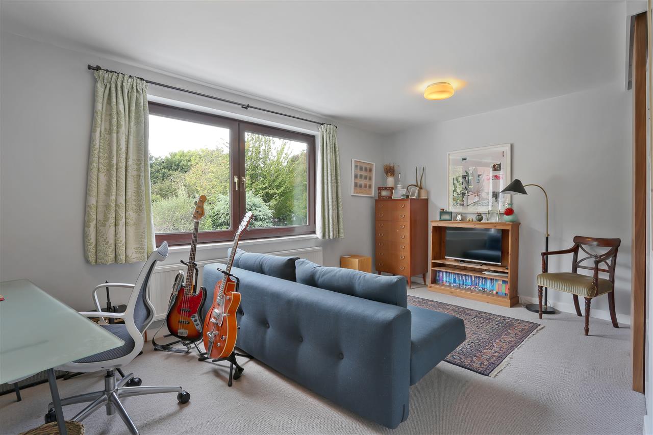 4 bed terraced house for sale in Trecastle Way  - Property Image 3