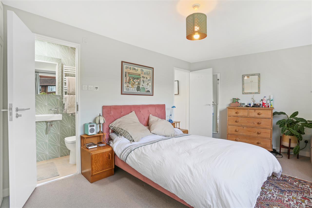4 bed terraced house for sale in Trecastle Way  - Property Image 10