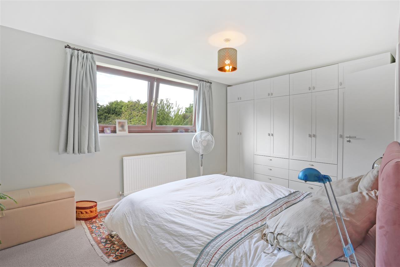 4 bed terraced house for sale in Trecastle Way  - Property Image 19