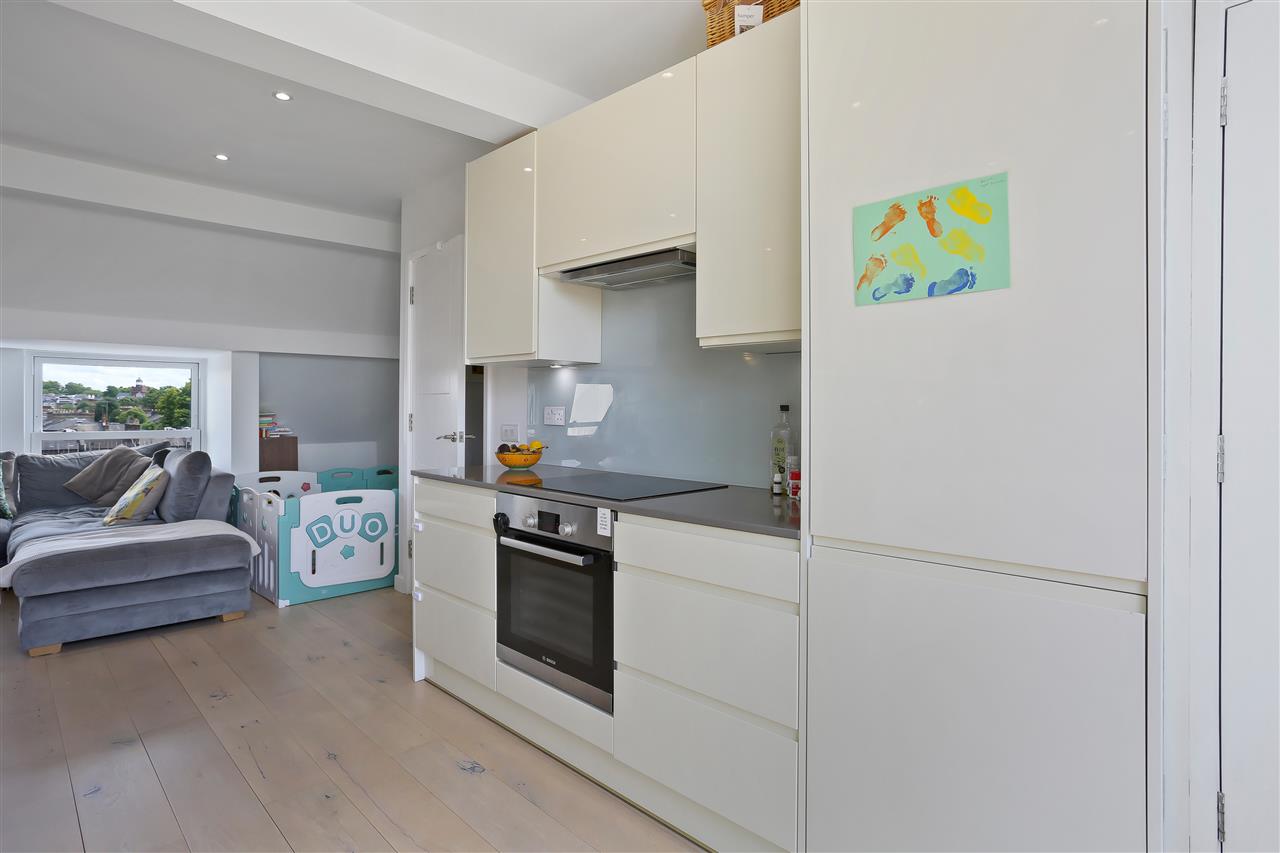 2 bed flat to rent  - Property Image 18