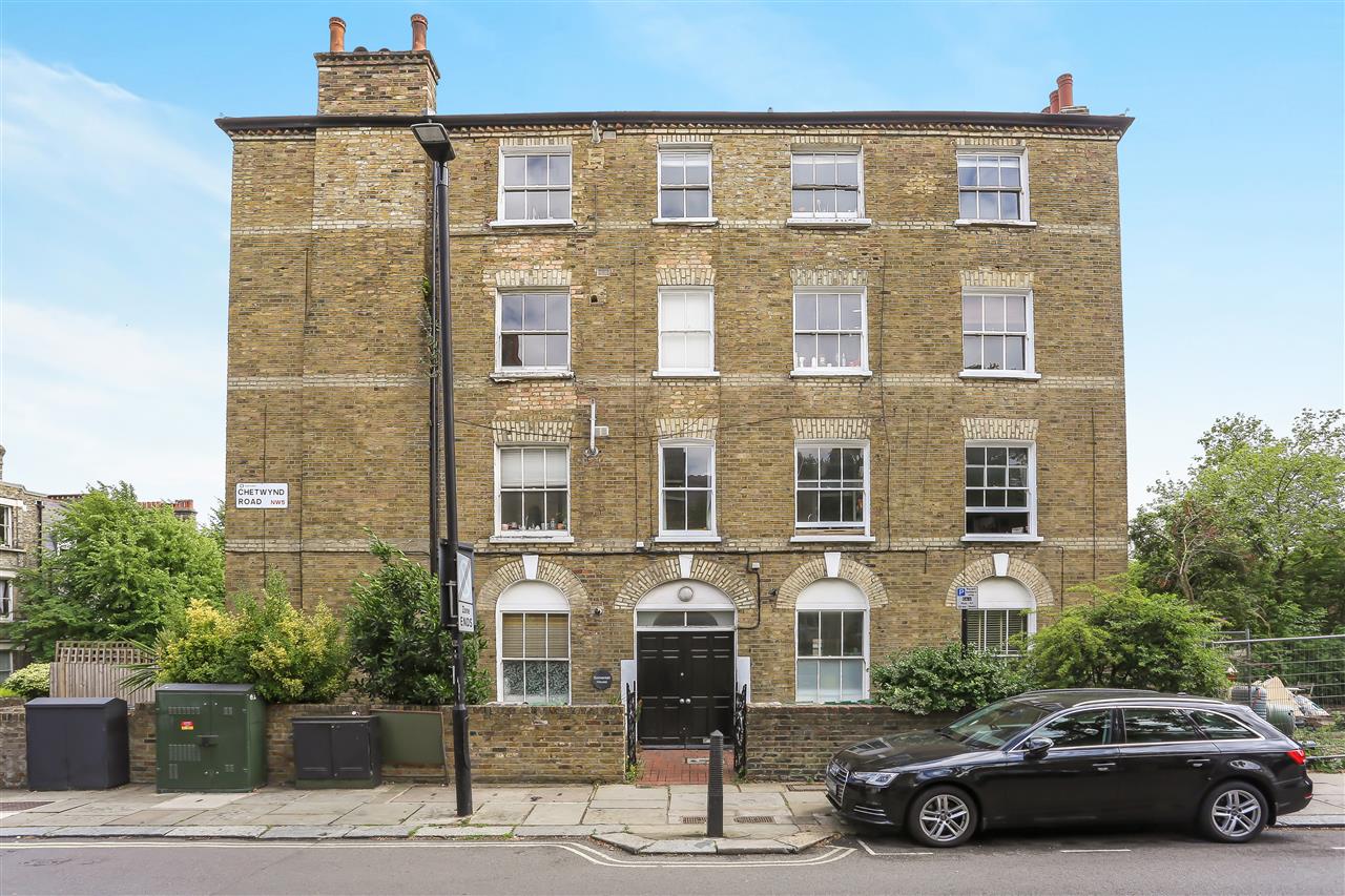 AVAILABLE IMMEDIATELY! ! A very well presented third/top floor FURNISHED apartment forming part of an imposing period building situated in a sought after location within close proximity to Tufnell Park (Northern Line) underground station as well as the open space of Hampstead Heath (Parliament ...