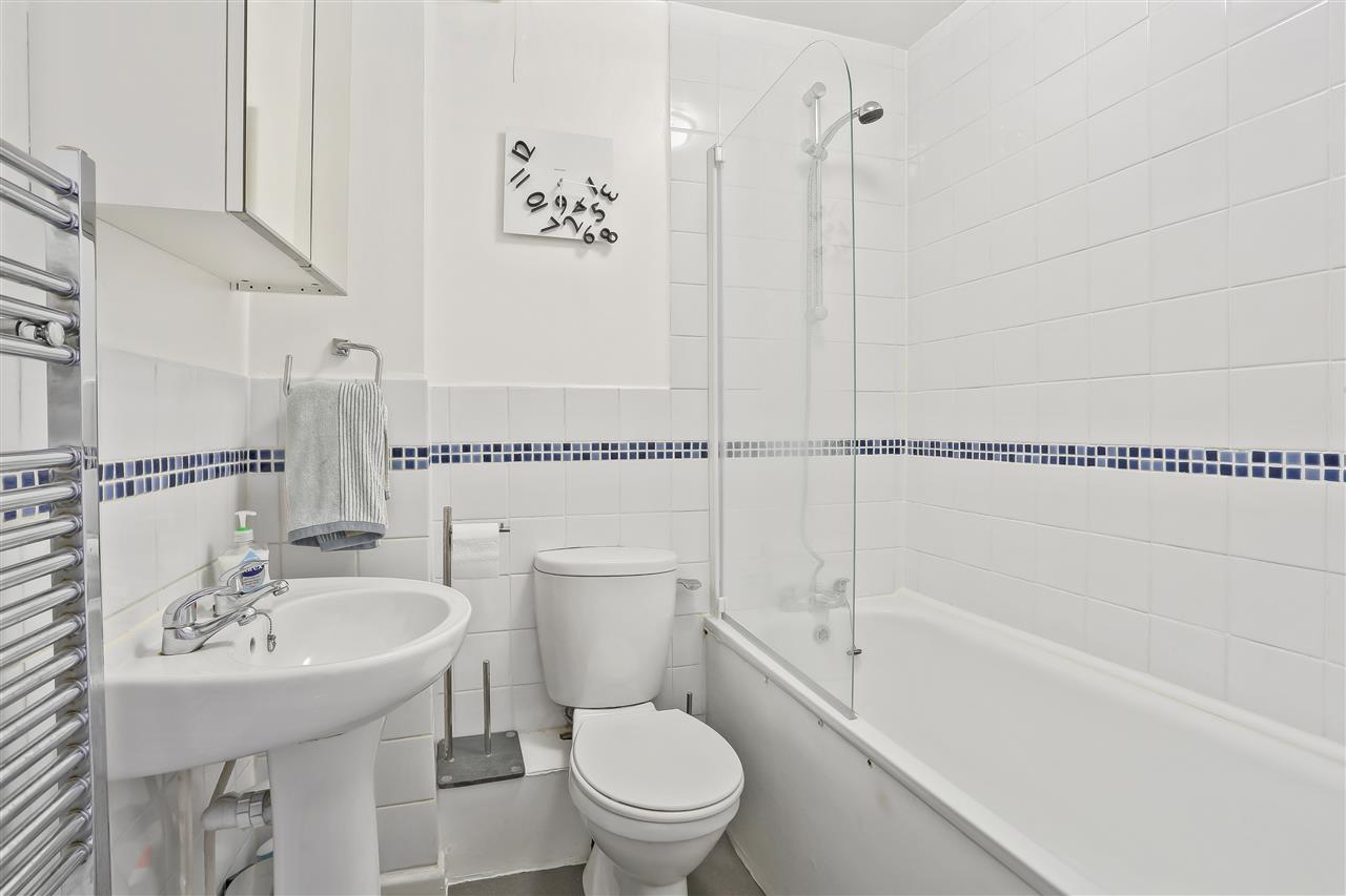 2 bed flat to rent  - Property Image 8