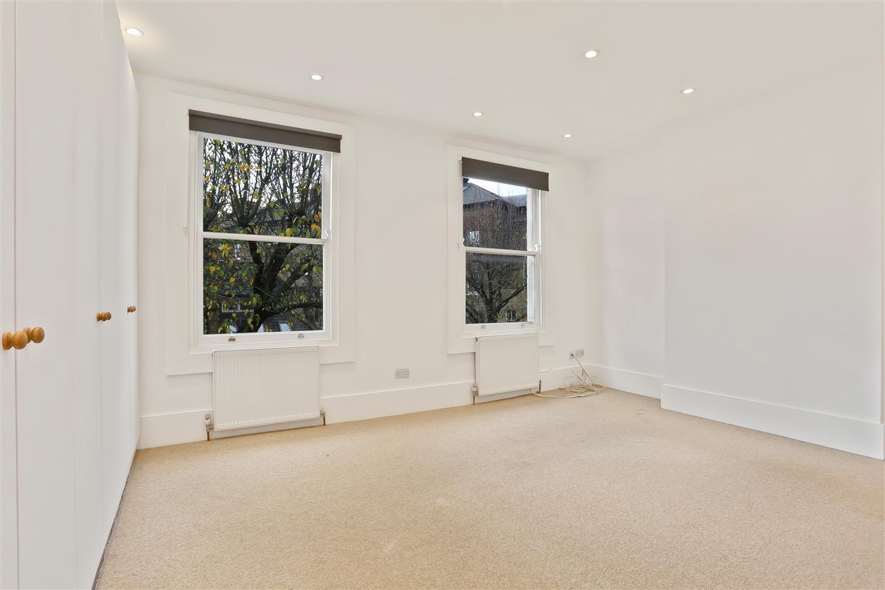 4 bed flat to rent in Hugo Road  - Property Image 6