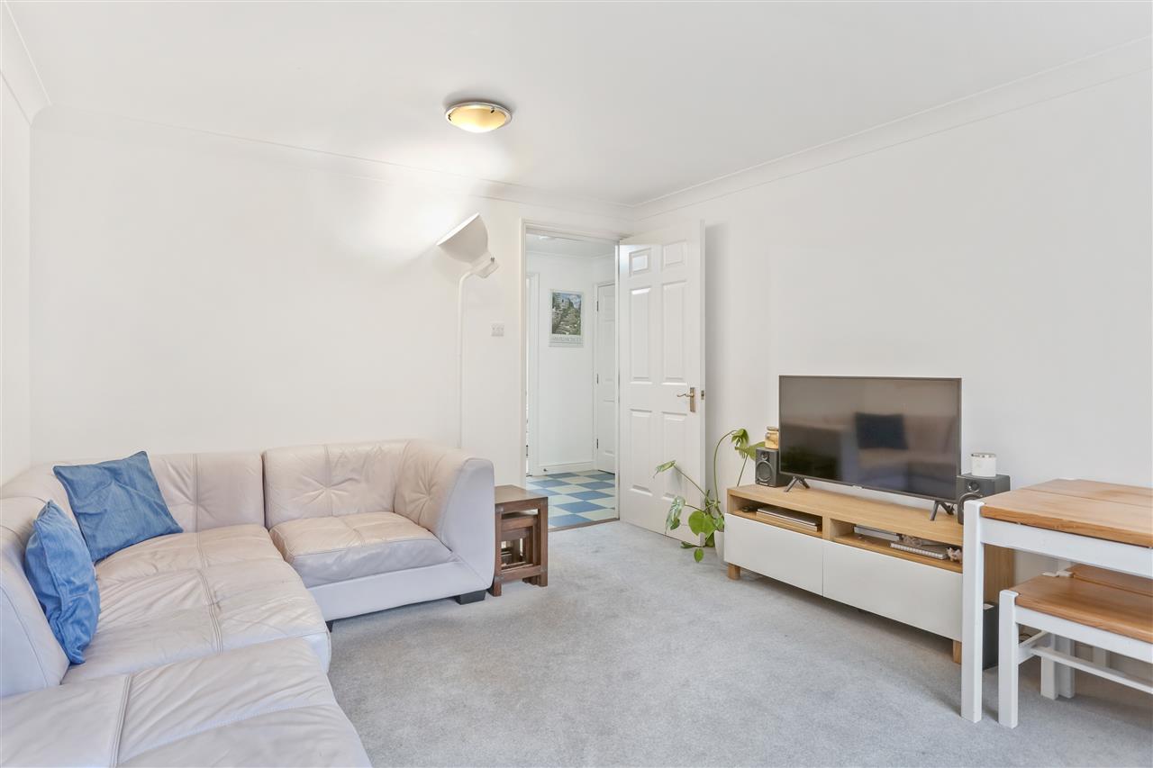 A very well presented and spacious (approximately 591 Sq Ft / 55 Sq M) second floor apartment forming part of a sought after purpose built modern gated development that includes well maintained communal gardens. The accommodation comprises one double bedroom, reception, separate modern ...
