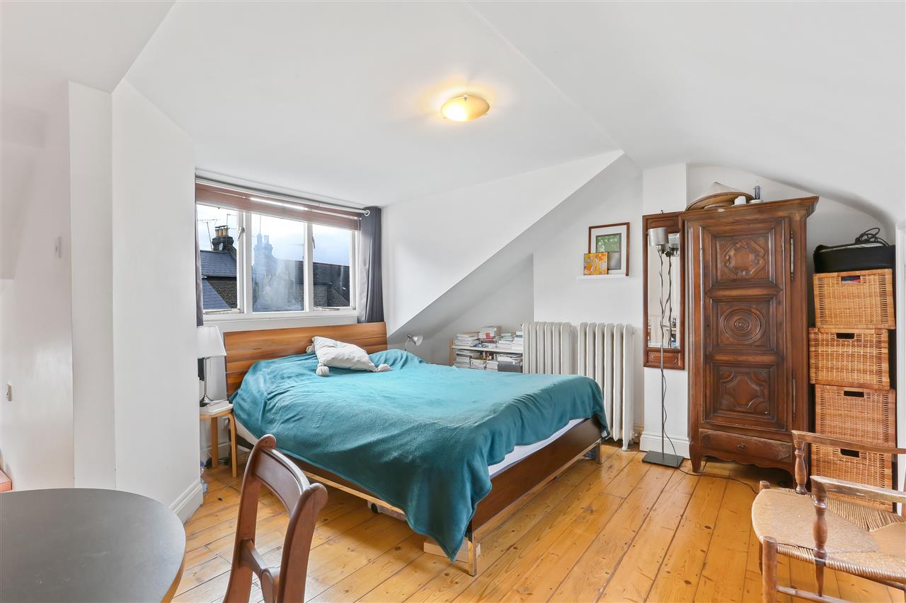 4 bed flat for sale in Corinne Road 7