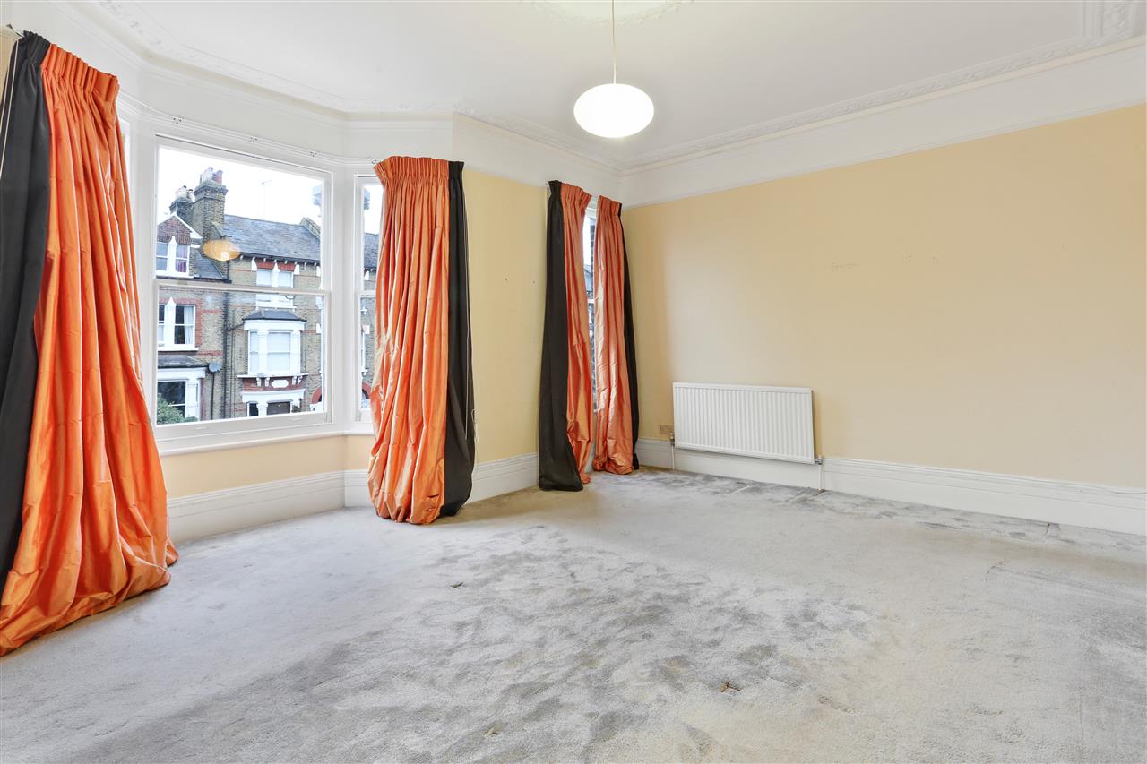 3 bed flat for sale in Archibald Road 11