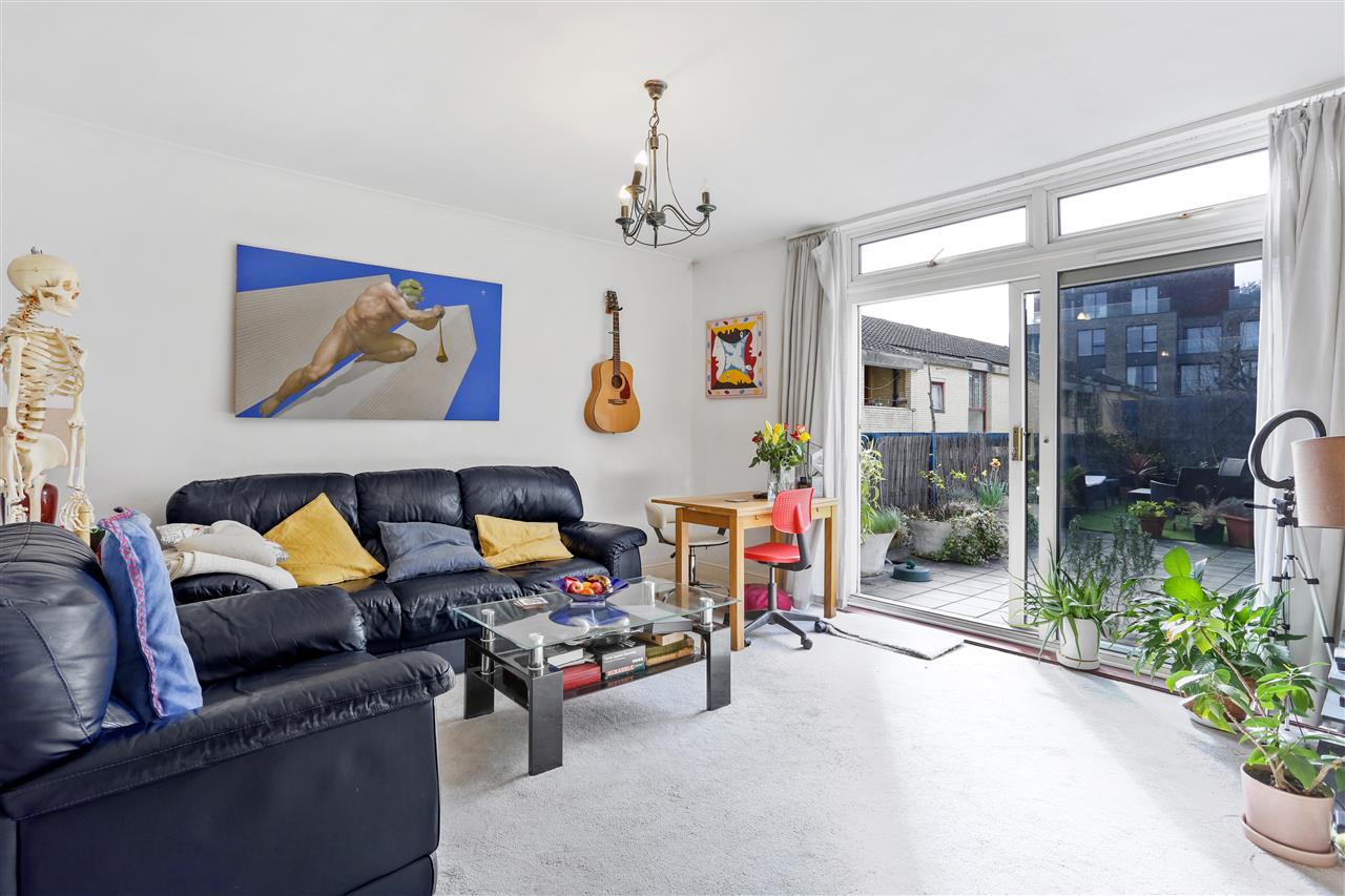 2 bed flat for sale in Camden Road 1