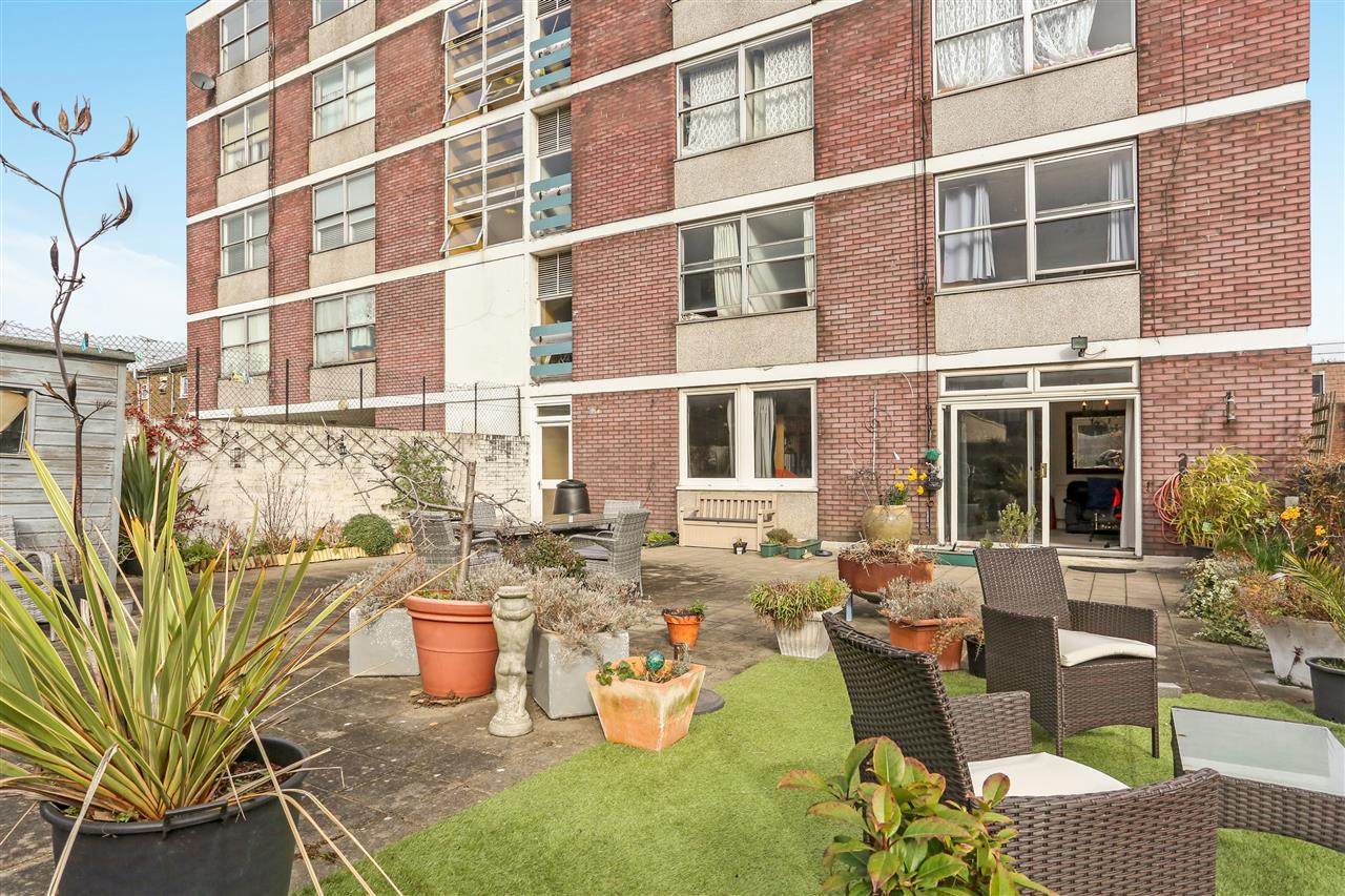 2 bed flat for sale in Camden Road 2