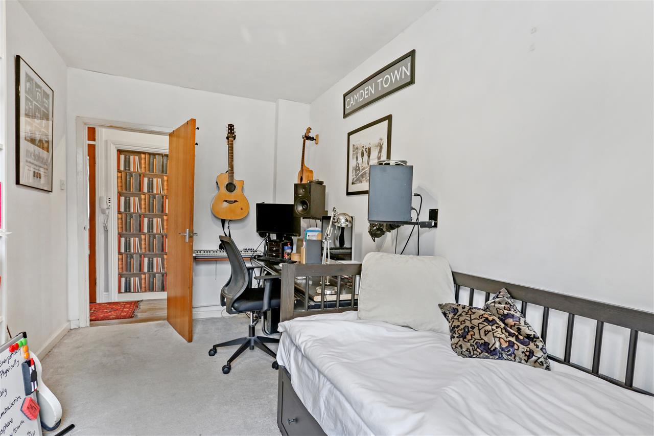 2 bed flat for sale in Camden Road 4
