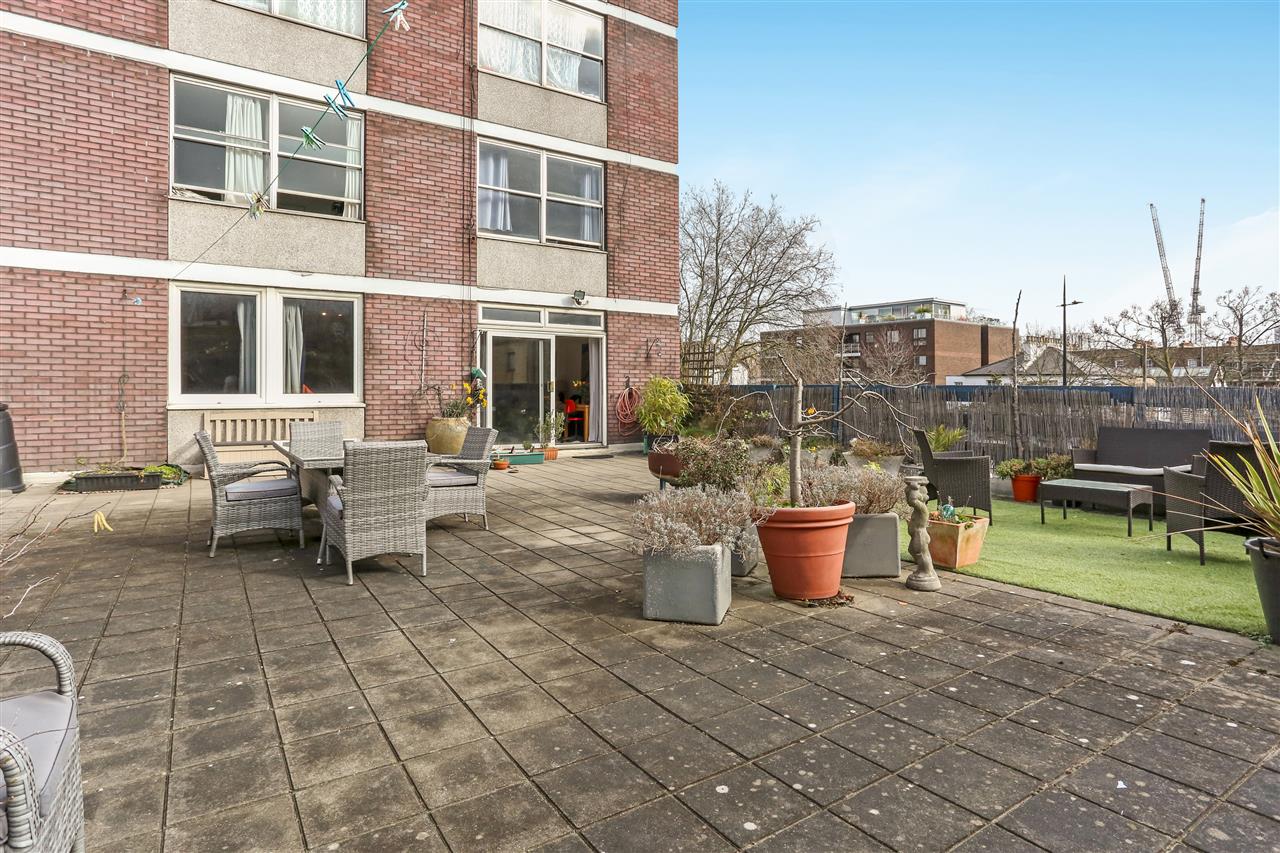 2 bed flat for sale in Camden Road 8