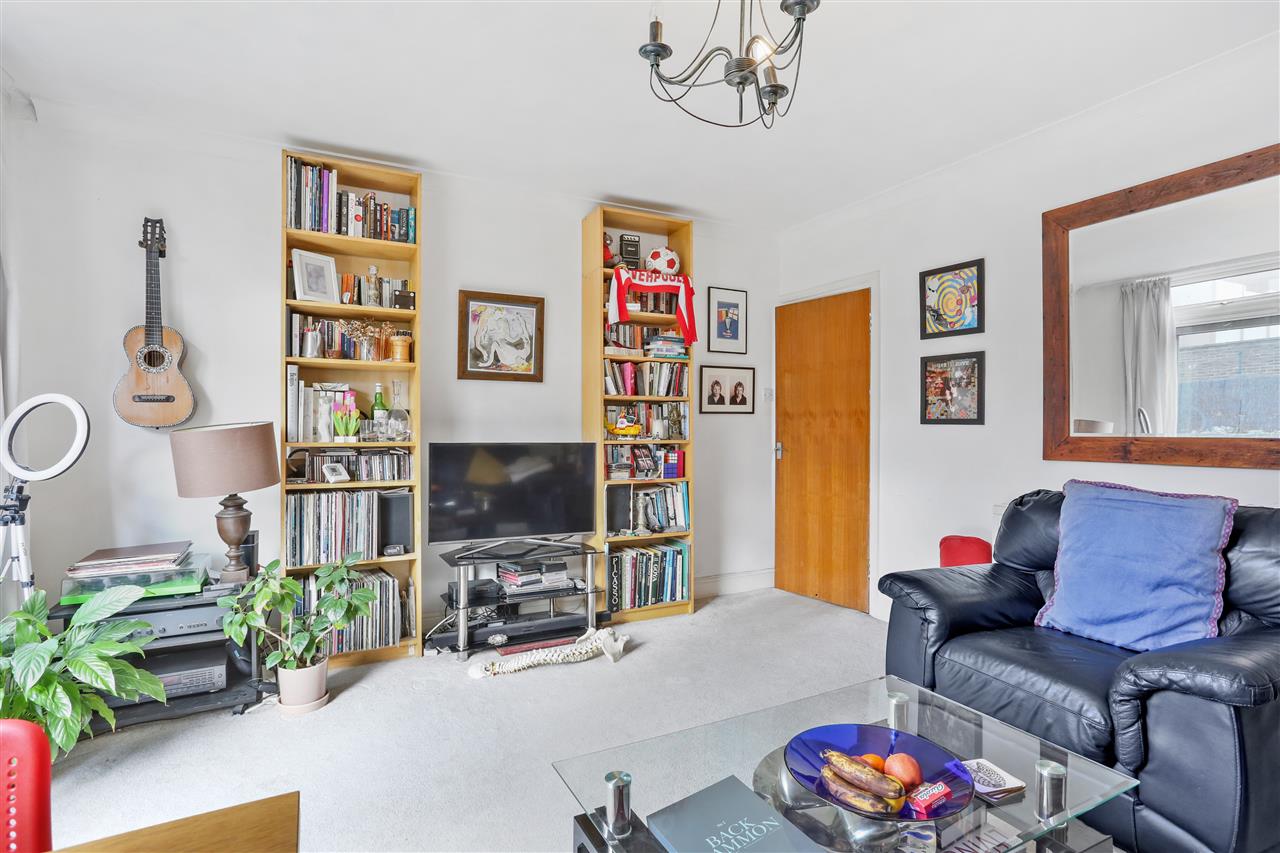2 bed flat for sale in Camden Road 9
