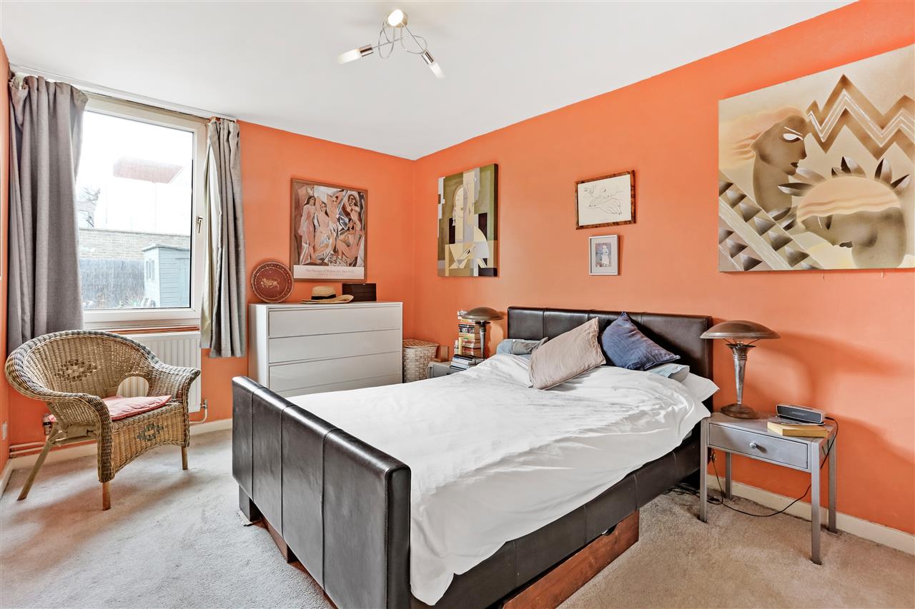 2 bed flat for sale in Camden Road 11