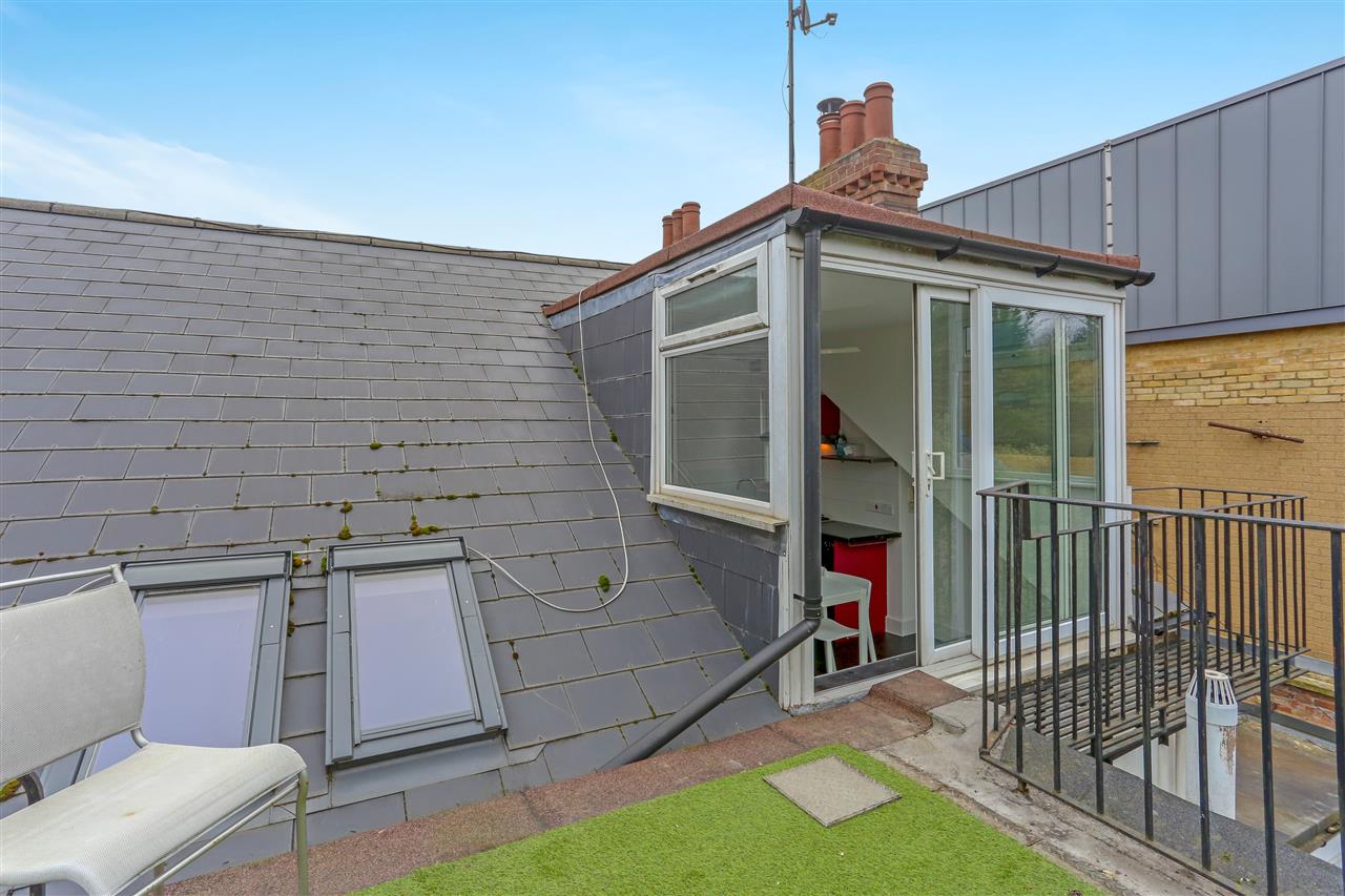 2 bed flat for sale in Archway Road  - Property Image 9